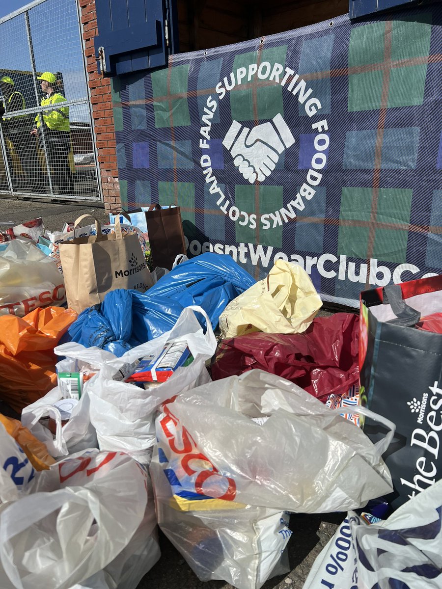 We will be collecting food from 1.30-KO at the game on Saturday, blue shed at the rear of the Moffat Stand. Please bring along a donation if you can as the Foodbank is really low on supplies. 💙