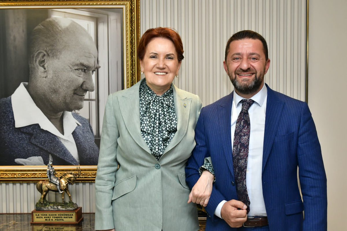 Genel Başkanımız Sn. Meral Akşener ile hayata, ülke gündemine ve geleceğe dair çok verimli bir sohbet gerçekleştirdik.
Zerafeti, güler yüzü ve nazik ev sahipliği için  kendisine şükranlarımı sunuyorum. <a href="/meral_aksener/">Meral Akşener</a> @esmabekar2 ☀️
