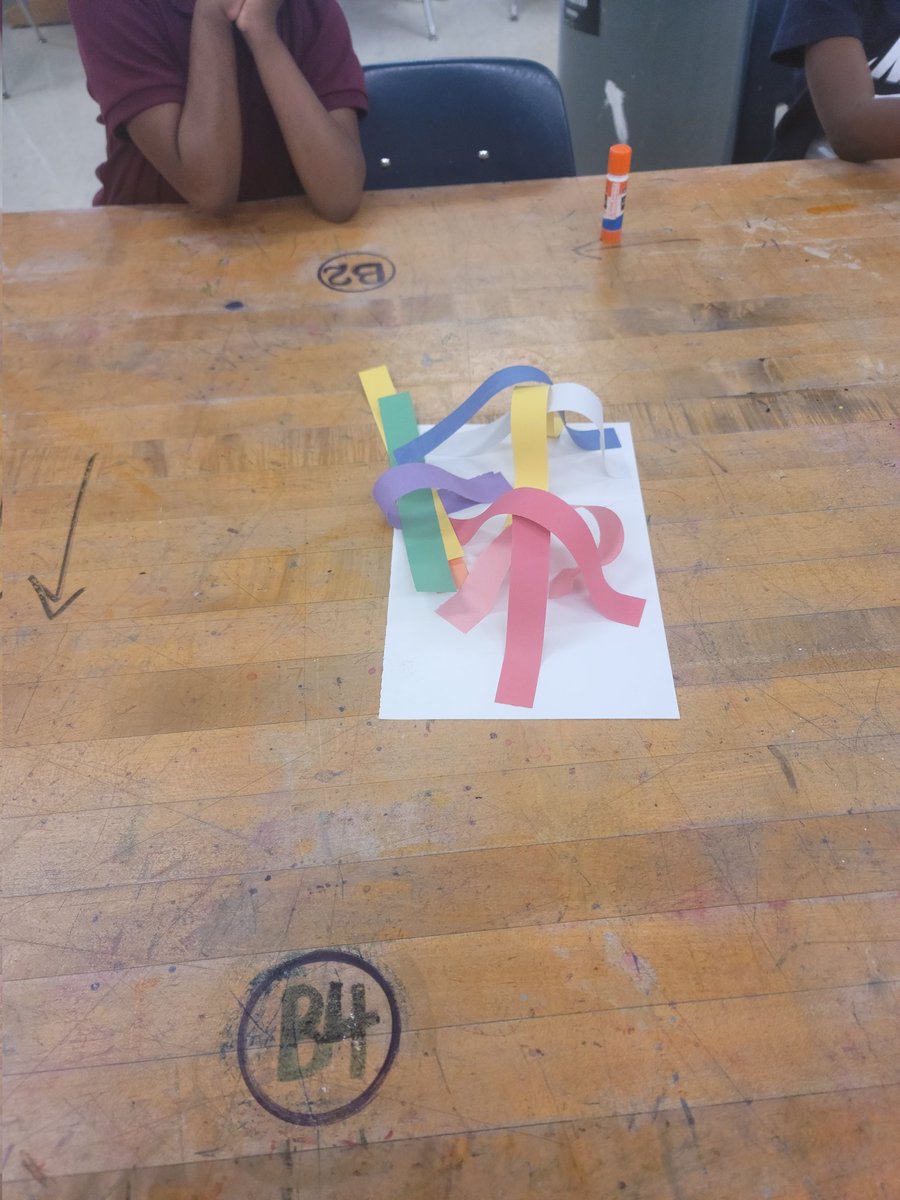 OpalLeighvard's tweet photo. @Pinewood_OCPS Our Kindergarten Artists develop their foundational knowledge in Art class with @LorenaTaunton and study of Larry the Line!  Some scholars create playgrounds, cars and other imaginative structures with their lines. https://t.co/CSGgQx7Ajb