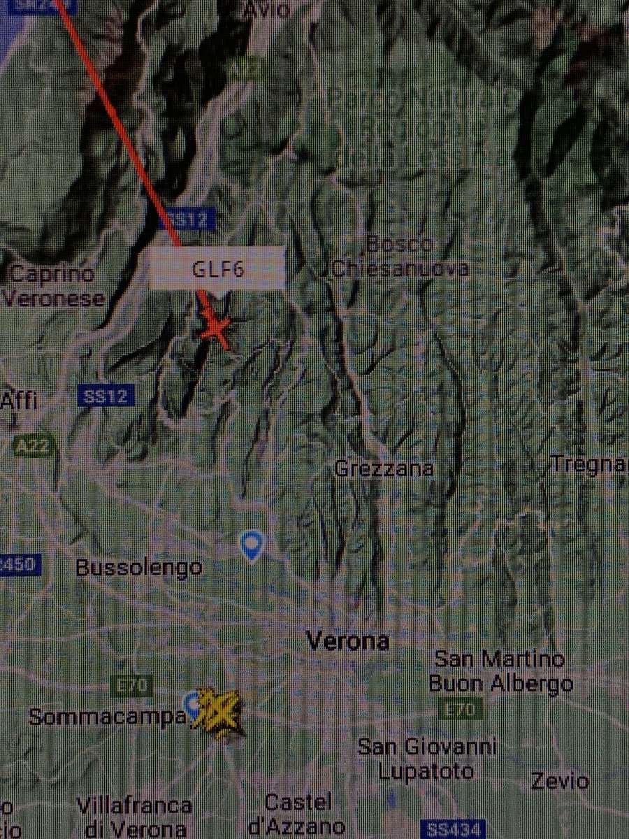 FCInter_stellar's tweet image. VERONA pronta ad alzare il medio alto nel cielo 

Tutto insieme ragazzi:

#Flightradar #Lukaku #forzainter
