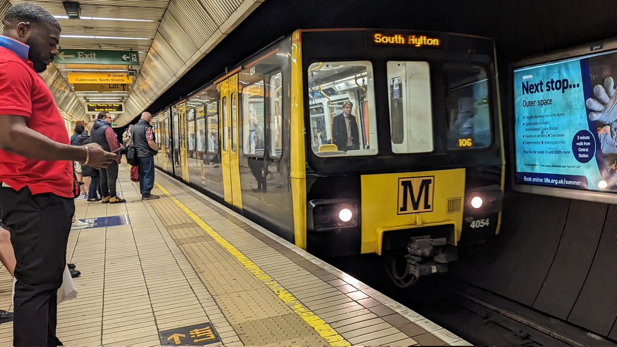 DylanReports's tweet image. One of my more requested ones, especially since I started covering local transit. Finally time to check out the Tyne &amp;amp; Wear Metro from Newcastle to Sunderland.