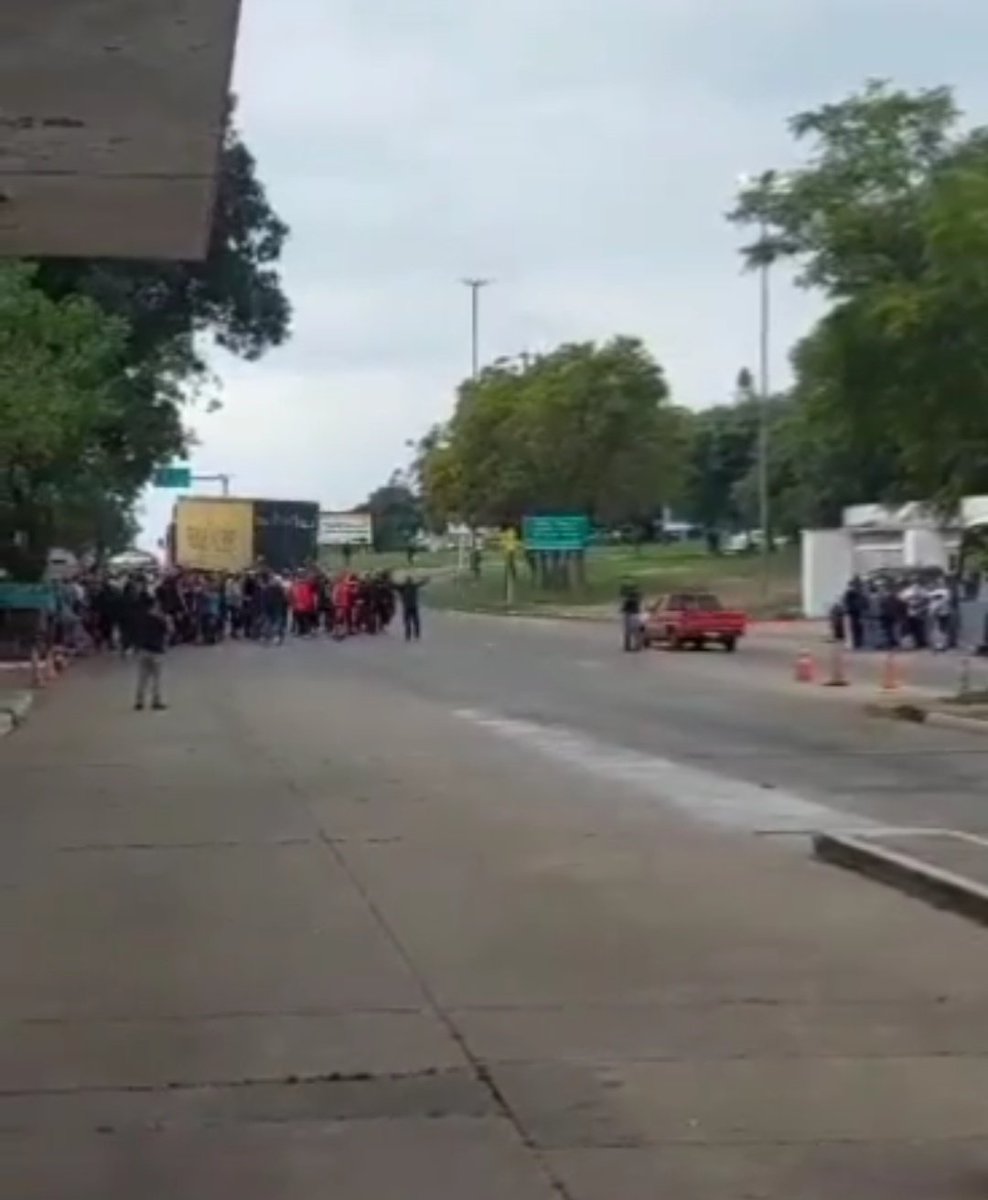 laBanda__14's tweet photo. Che Corinthians compadre lcdtm
Che Corinthians compadre lcdtm
Te bajaste del micro con piedras y con palos 
Terminaste pidiendo perdón a los borrachos 🥊🎶🎶 https://t.co/E3Ax8GafAs