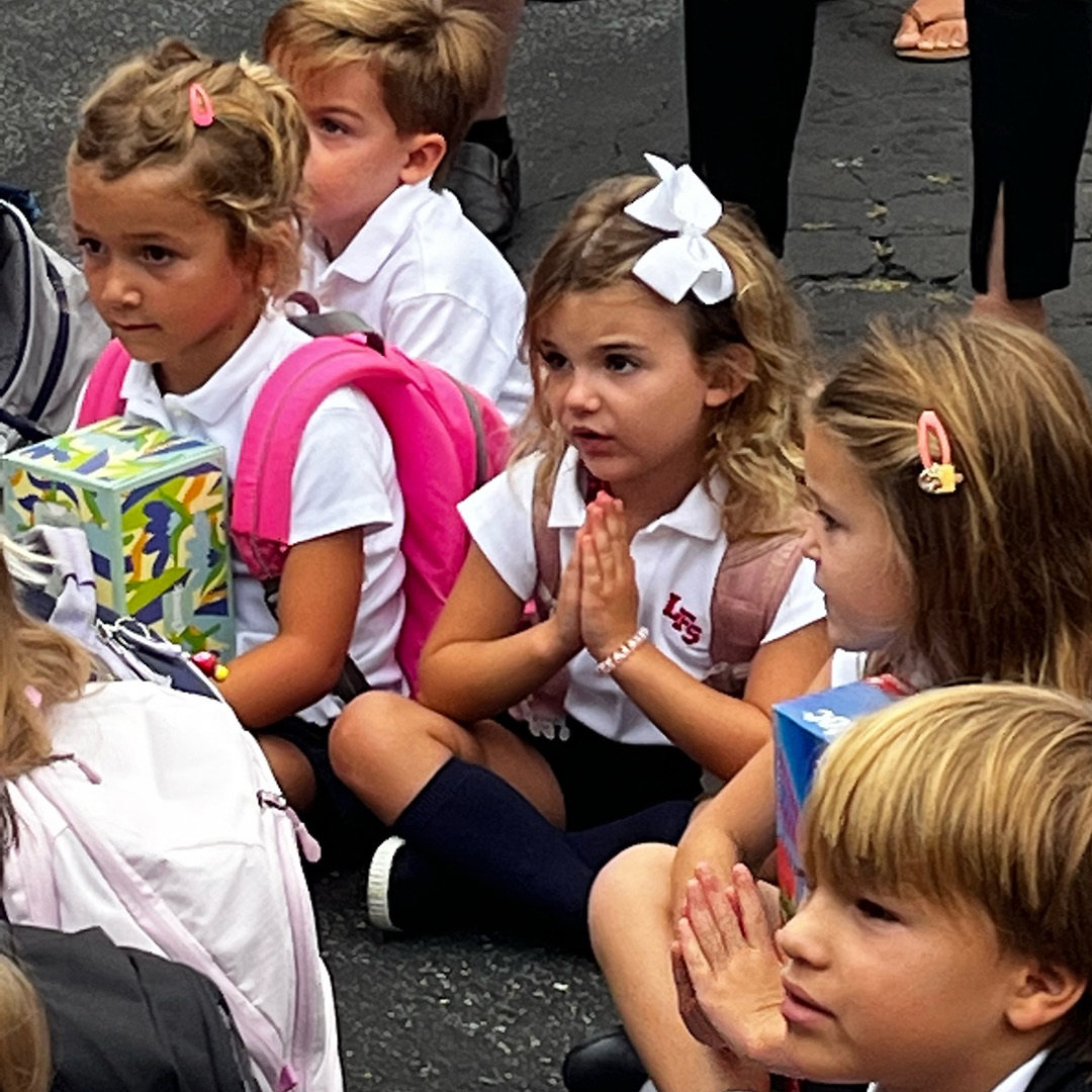 LittleFlowerSc6's tweet photo. Welcome back! 🍎❤️
#CardinalCommunity #ADWFirstDay #ADWcommUNITY https://t.co/bkiJAYnQWH