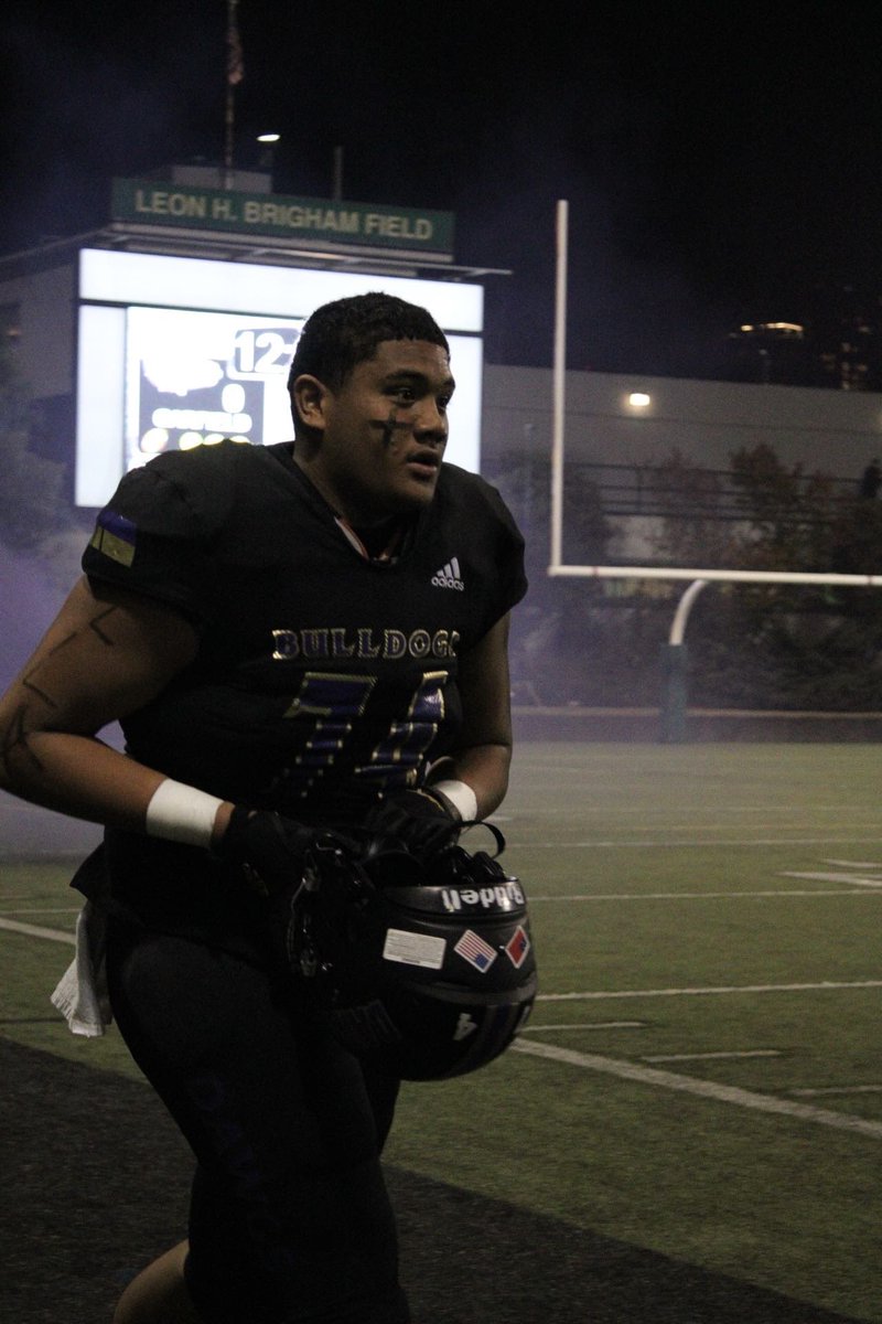 LeatigagaPule's tweet photo. Sr year of high school football excited to start my Sr year. As me and my brothers go to war this Friday against Lake Stevens. #DOJOMADE🥋 #BULLDOGS #SrSEASON https://t.co/EX5rU1jaiS