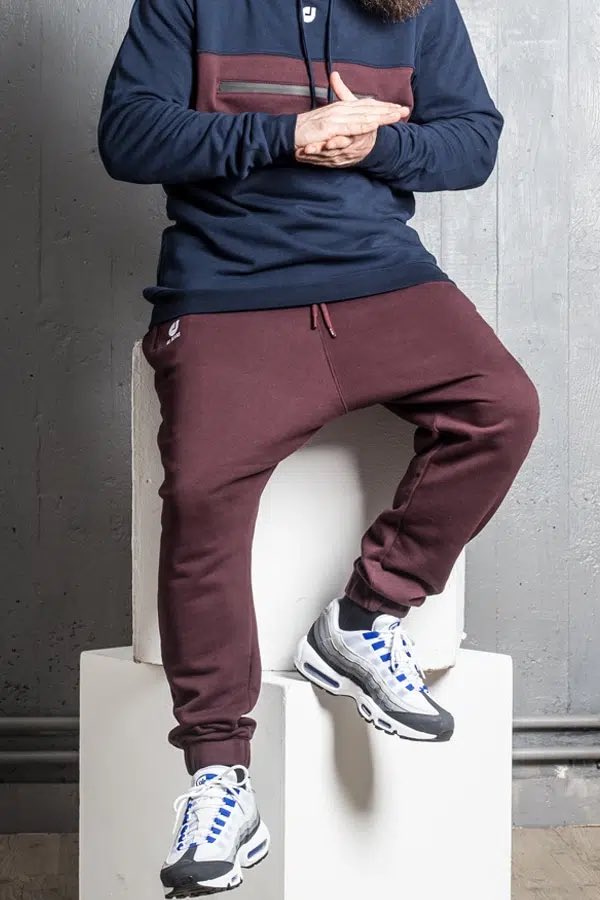 Kamel_N13's tweet photo. Trop hâte de découvrir quel subterfuge ils vont trouver pour criminaliser les pantalons larges que le musulman Français porte comme alternative au qamis 🤔. Largeur au niveau de l’entrejambe ? Au-dessus des chevilles ? «#abaya 

#LesCheveuxNeSuffisentPasOnVeutAussiLeCorps https://t.co/FagbhwGdCh