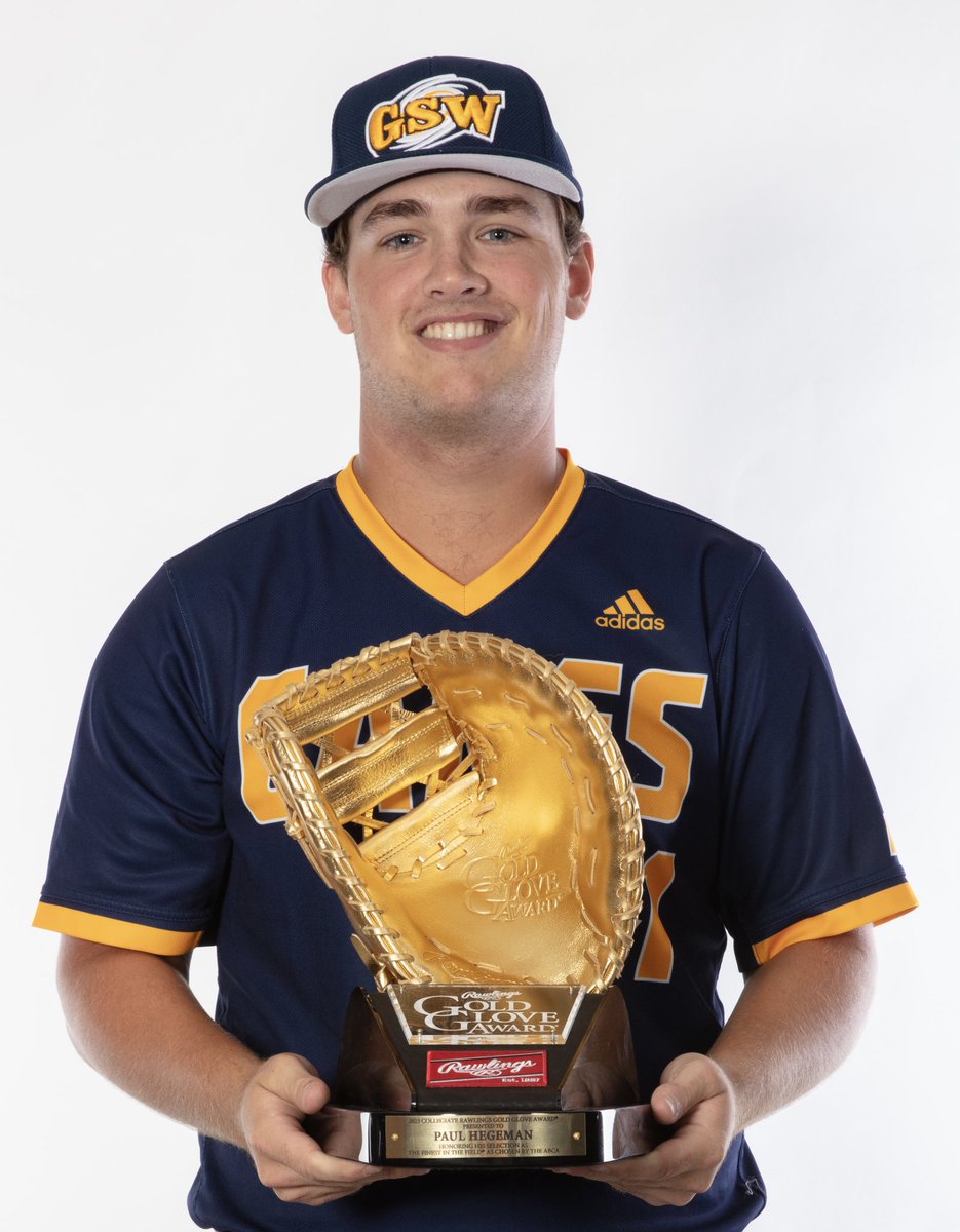 GSW_Baseball's tweet photo. Our guy, 1B Paul Hegeman with his official Rawlings Gold Glove trophy. Paul has a perfect fielding percentage in his career at GSW! #PickingMachine https://t.co/q0wnWhBolL
