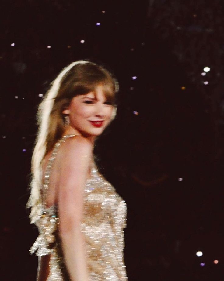 blurry taylor swift photos at the eras tour >>>>
