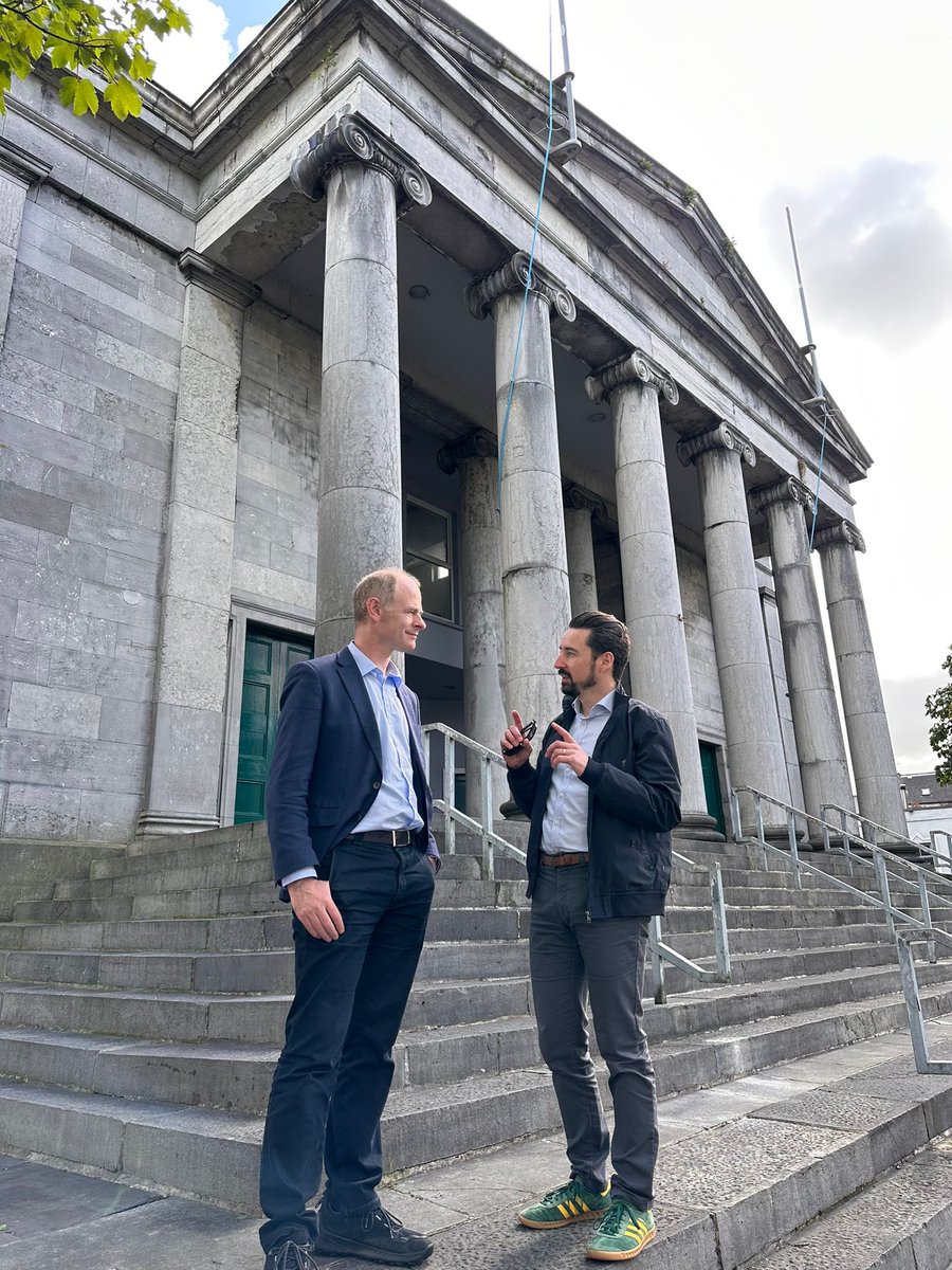 A pleasure to welcome Minister Ossian Smyth to #Tralee. We discussed the Coffee Cup Project & Latte Levy with cafe owners, public realm works in the town, & the future of our Courthouse. Privileged to have the opportunity to address local issues directly with the Minister. 💚💛