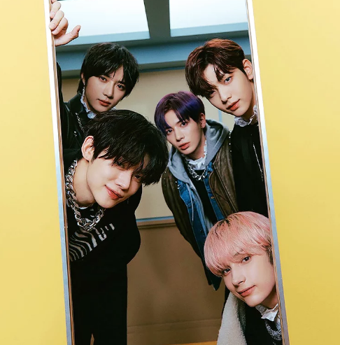 AboutMusicYT's tweet photo. TXT announces a new album, 'The Name Chapter: FREEFALL', out on October 13th. https://t.co/9j3cGxZ7hQ