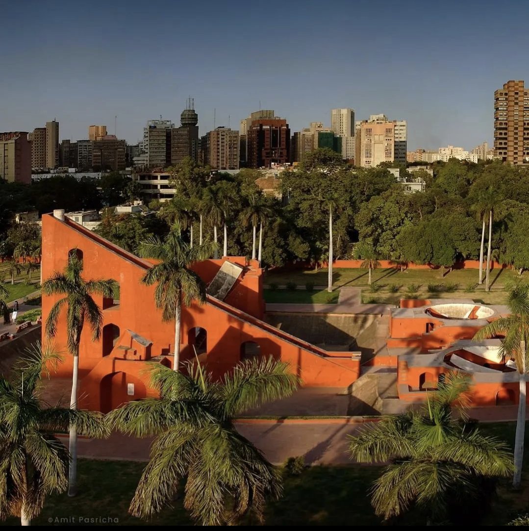 banna88888's tweet image. Thread 🧵
The Jantar Mantar Observatory - Delhi c1957

It Was Built In 1737 A.D by Maharaja Jai Singh Kachhwah II of Amber

In the early 18th century, Maharaja Jai Singh II of Jaipur constructed five Jantar Mantar in total, in New Delhi, Jaipur, Ujjain, Mathura and Varanasi;