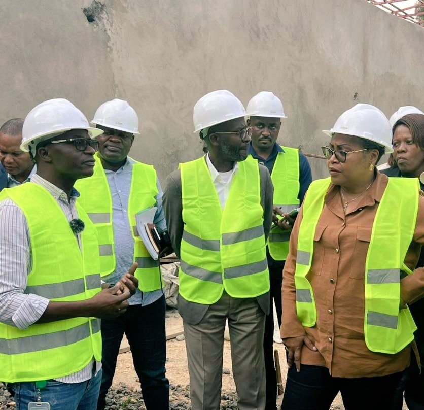 Bernard_bahati's tweet image. C'est un honneur de vous recevoir à notre usine @OkapiAgro madame la ministre de @PlanRdc son Excellence #Judith_TULUKA, accompagné du DG de l'#ANAPI @investindrc Mr Antony NKINZO.
Votre visite nous encourage à faire encore plus sur ce chemin de création d'emploi.