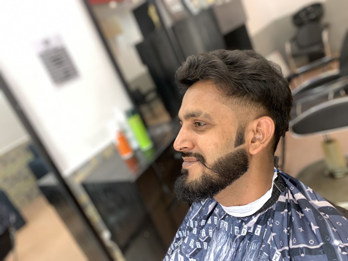 saminydebarber's tweet photo. Doing a barbershop has made us all better singers. When we hit just the right chord together, there's no better feeling. #Saminyscut #Ghanabarbers 
☎️ 0540923403
Location : : Spintex Accrah ✊🏽✊🏽🇬🇭 https://t.co/WI8aHxjMBH