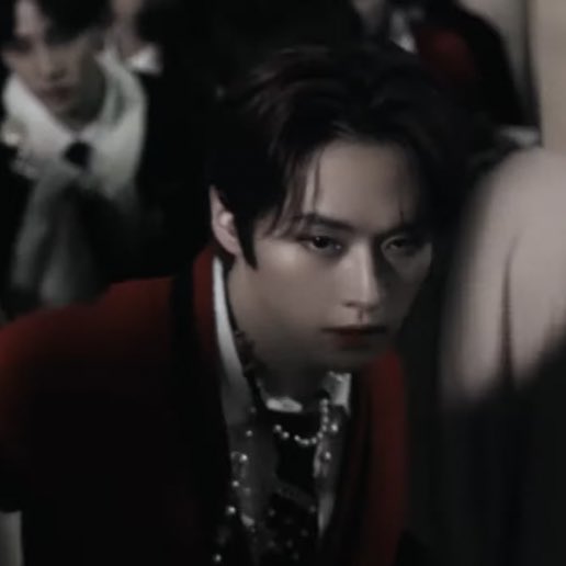 Ieeknowfiles's tweet photo. MY BOY IS STUNNING

#LEEKNOW #리노 https://t.co/oO4iIGacV5