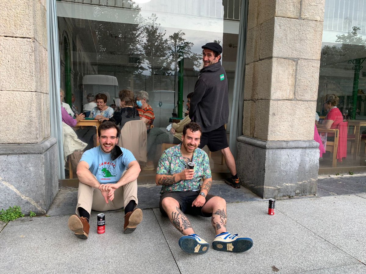 IparragirreRock's tweet photo. HDH II 

@agurgara 2021eko udan sortu zen. Taldekideak Gernikako @iparragirrerock Elkartean hasi ziren entseatzen,  hirurak elkarte honetako talde ezberdinetatik bait zetozten. BackBone, Myotones edota Primeros Auxilioss. https://t.co/43F342wAJp