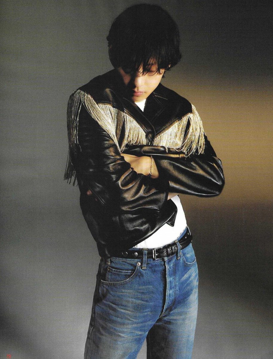 Taehyungimpact's tweet photo. Taehyung’s body proportion 🫠 https://t.co/kBVWd6BiHM