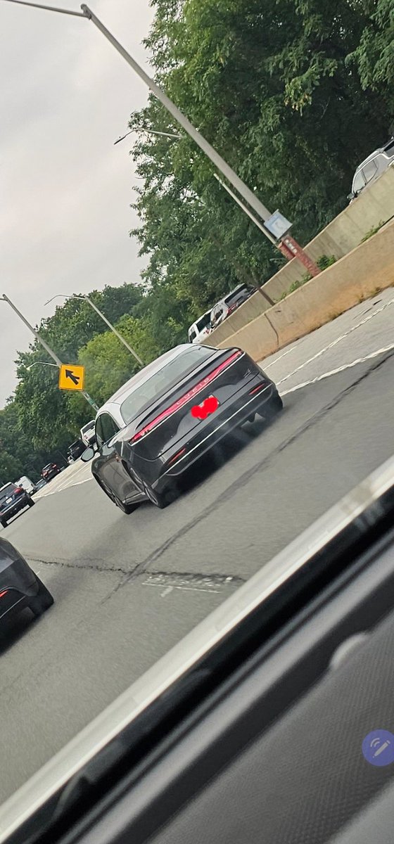 dyun201551's tweet photo. Caught one in the concrete jungles #Lcid #lucidmotors #Lucid https://t.co/Qz0wc1ZfUm