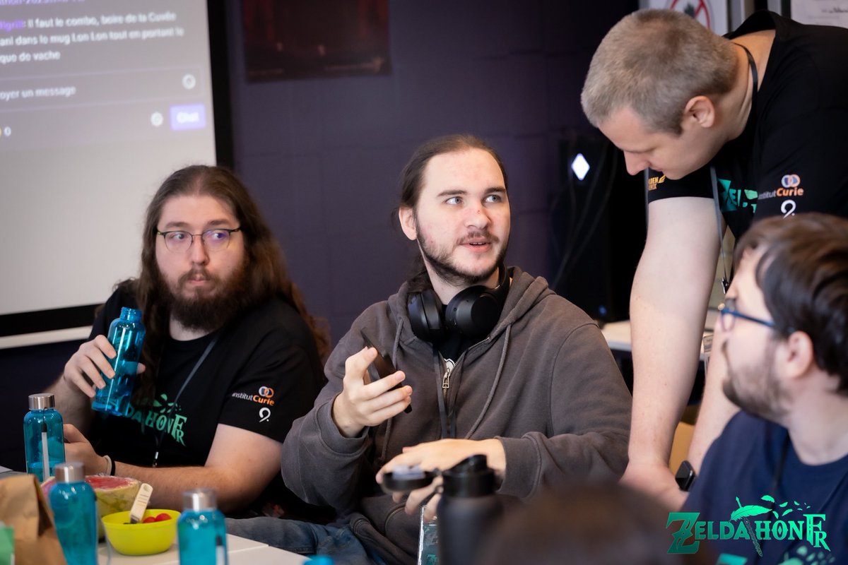 Frenchiedhyrule's tweet photo. @VicninSSB @PuissanceZelda @yorick26100 @IzzyNovada @rin_kuto @AifeTV @Seb_du_Grenier @adeline_chetail @starwolforan @Faeren_Sonum @Darksidedu45 On continue les gens de l’ombre non pas de lorule mais de la tech ! Merci à @linkboss @LeXenoFire et Panda pour la qualité de votre taf ! https://t.co/X94UmcFPCs