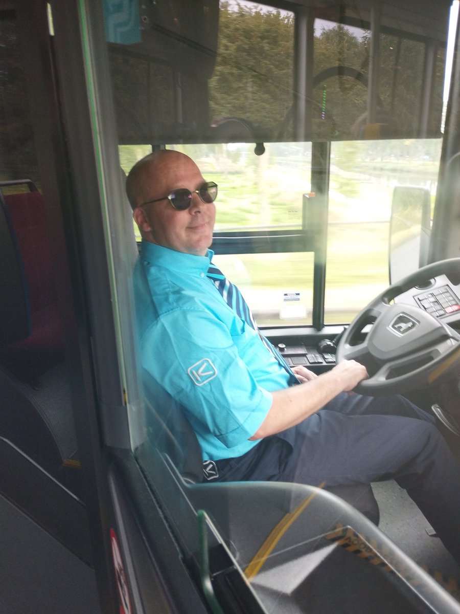 Vandaag even <a href="/rooy_la/">Buschauffeur Fl❤️ris</a> opgezocht om bij te praten.  Hij blijft de leukste buschauffeur van Almere! (En in mijn ogen de leukste buschauffeur van Nederland 😉)