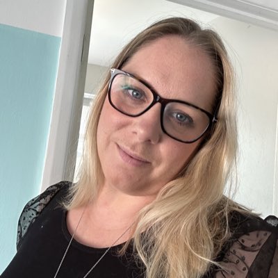 Adele Birch 🐝 tweet media