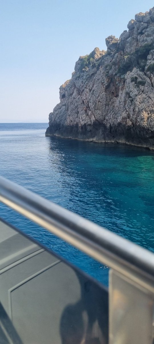 Mystique01234's tweet photo. Boat tour >< Day trip.
We came across mountain goats🐐 #ChaniaCrete #NatureBeautiful #Greece #SummerHoliday https://t.co/pzyAzD8lXV