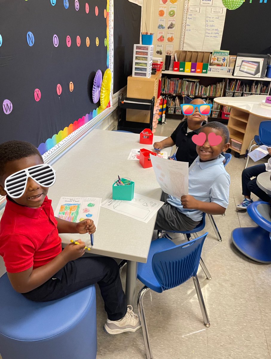 Floor seating, Wobble Stool, Soft seating… Ms.Fritz kindergarten class has it all! @SlaughterElem Love seeing kindergartens find seating that works for them! Such a creative and collaborative environment for learners 🖍️