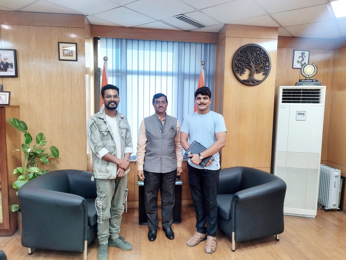AmanBJaiswal's tweet photo. An Honored Conversation with Passport Man of India, Dnyaneshwar Mulay Sir, member of NHRC and former secretary of Ministry of External Affairs.
Thrilled to have discussed the groundbreaking potential of GIA and the vibrant Indian startup ecosystem.
#GIASmartPot #Giftreeng #GIA https://t.co/DBXecy4RcQ