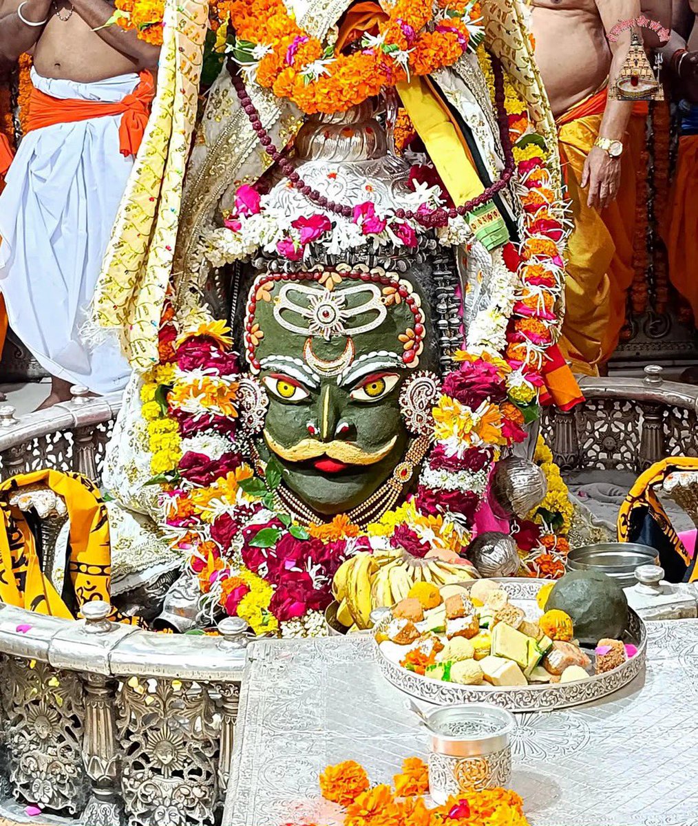 सनातन धर्म सर्वश्रेष्ठ है सनातन ही ज्ञान विज्ञान है 🚩🙏

श्री उज्जैन महाकाल ज्योतिर्लिंग अद्भुत अलौकिक भस्म आरती का दिव्य दर्शन ❣️
ॐ नमः शिवाय 🥀🚩🙏
#BholaaShankar #Mahadev #JaiShreeRam