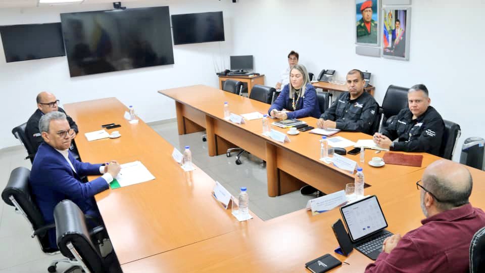 inac_ve's tweet photo. Siguiendo con la política de acercamiento con las líneas aéreas, AA🇻🇪✈️MG @JuanTeixeiraD junto a su equipo gerencial recibe al pdte de @laserairlines para conocer los planes que a mediano plazo proyecta la aerolínea, en aras de contribuir con el desarrollo de la aviación nacional https://t.co/CDrP4TNkHw