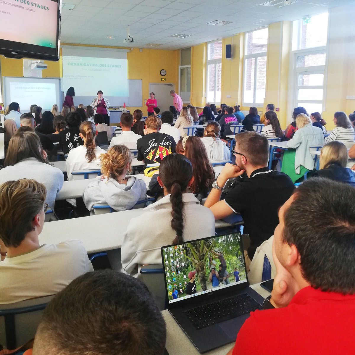 Lundi 28 août, 182 élèves de 2e et 3e année ont officiellement fait leur rentrée à l'IFSI Georges DAUMEZON au sein de l'EPSM de l'agglomération lilloise.
On leur souhaite une belle année de scolaire !
#ifsi #formation #infirmière #santementale #hautsdefrance