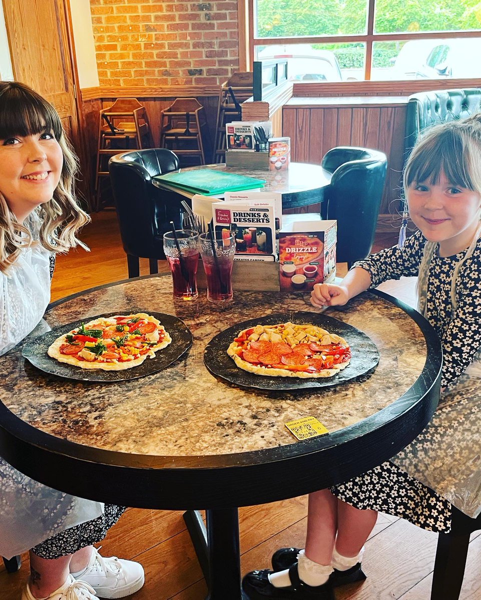 @frankienbennys brilliant pizza making workshop this morning! pizza was tasty too! 🍕