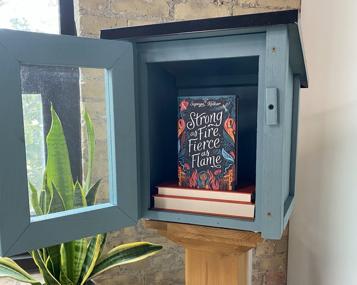 Enter before the month ends! @leeandlow is giving away 100 copies of STRONG AS FIRE, FIERCE AS FLAME by @supriyakelkar_ to LFL stewards &amp; fans in the U.S. &amp; Canada! In 1857, young Meera enters the chaos of India's rebellion against British colonizers. bit.ly/2mJIH8o