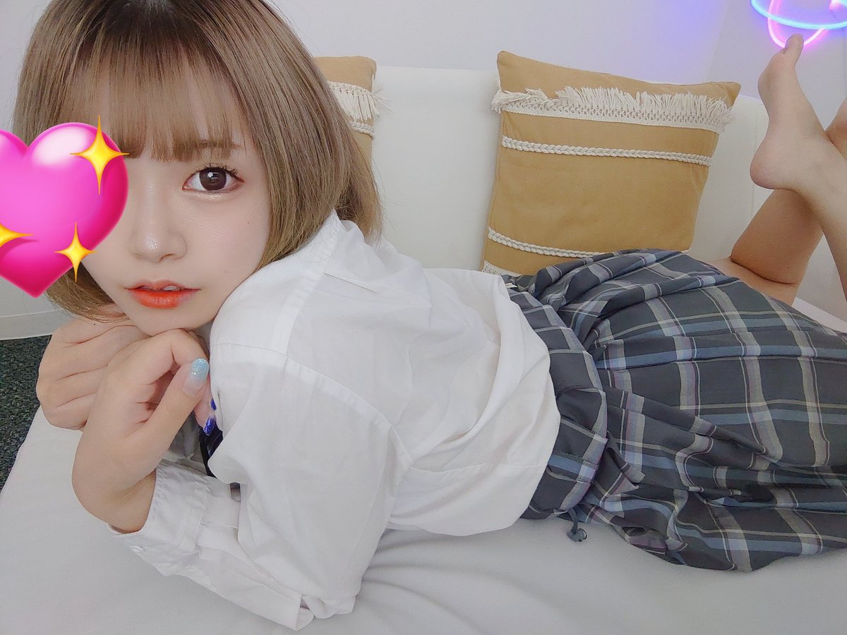 hakuch_live's tweet photo. 制服JKなりっ！

似合う？🤞🏻💗 https://t.co/nu3C3ZDCRU