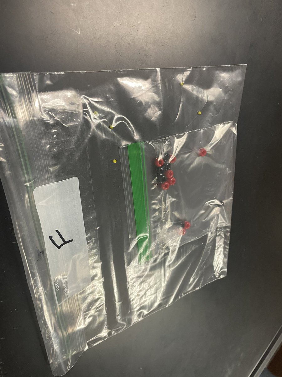 TheMrsFarmer's tweet image. Level Chemistry students @HumbleISD_KHS are exploring atomic structure to determine identify. #ExploreBeforeExplain #ALLstudentsAREscientists #KingwoodALLIN