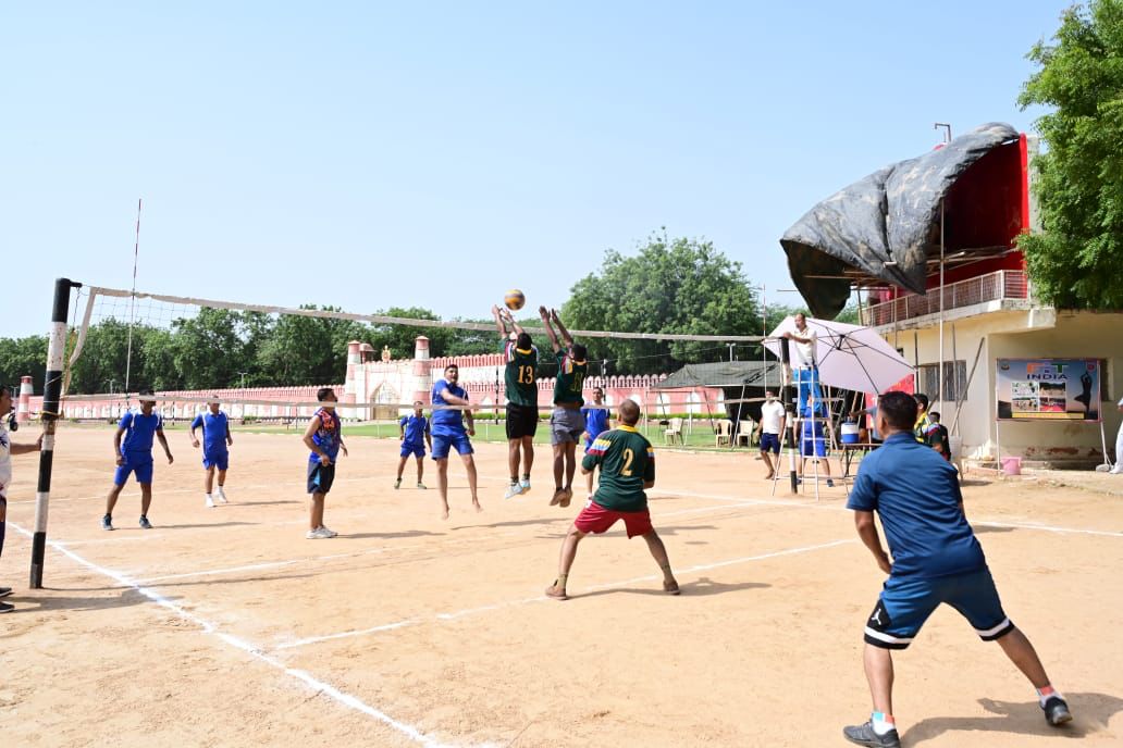 25BnSSB_INDIA's tweet image. दिनांक 28.08.23 से 29.08.23 तक 25 वी वाहिनी ,घिटोरनी मे फिट इंडिया मूवमेण्ट के तहत राष्ट्रीय खेल दिवस के अवसर पर अंतर समवाय के मध्य वालीबॉल और रस्सा-कस्सी का आयोजन किया गया, जिसमे विजेता और उपविजेता टीम को बधाई दी एव  उज्ज्वल भविष्य की कामना की #NationalSportsDay #SportsForUnity