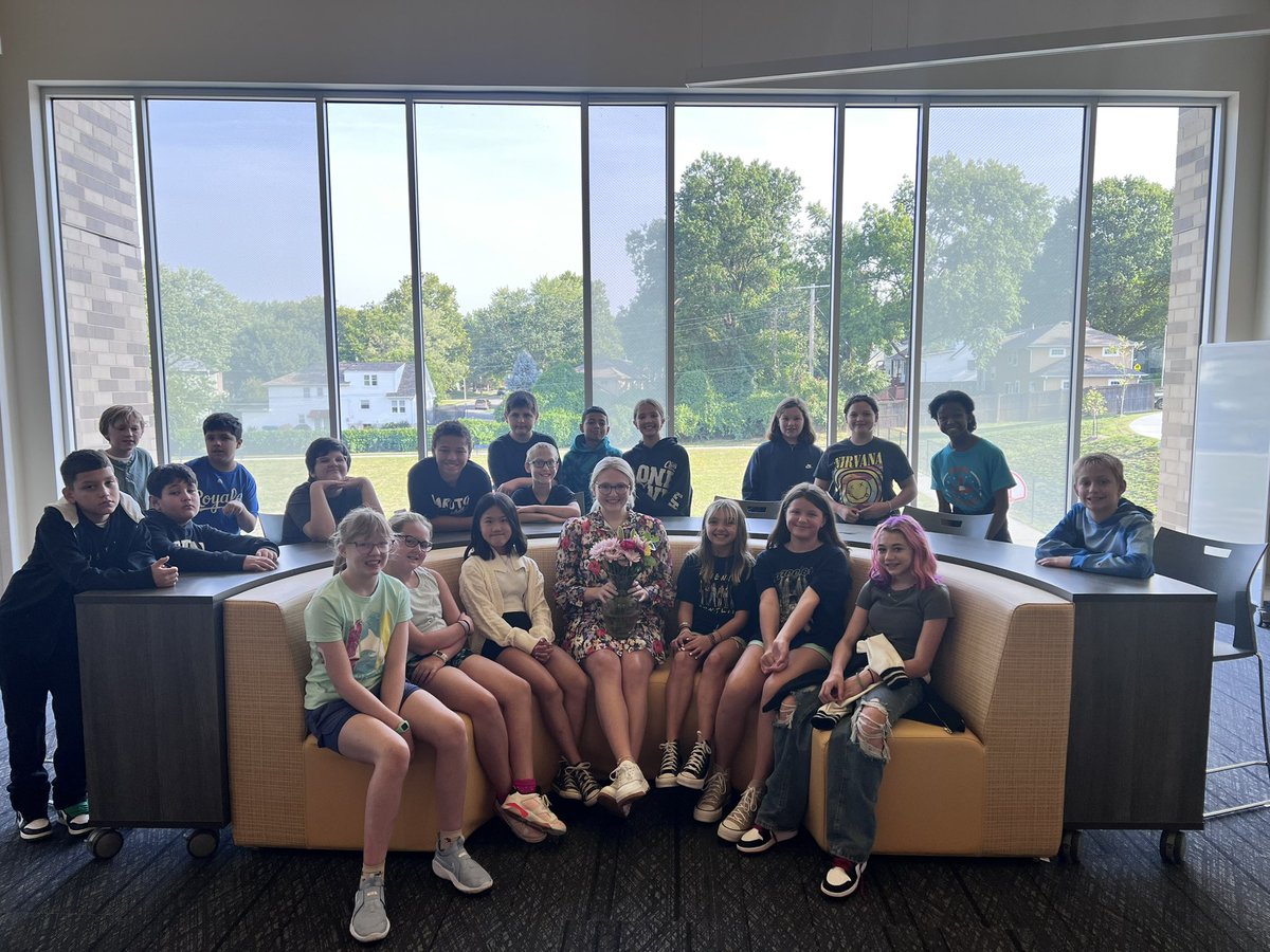 Congratulations to <a href="/KUSOEHS/">KU School of Education & Human Sciences</a> alumna Jada Mitchell, who was selected as <a href="/DiemerEagles/">Diemer Eagles SMSD</a>’ Horizon’s award winner. #RockChalk, <a href="/JMitch2022/">Jada Mitchell</a>! 🏆 👏  #KUalumni <a href="/thesmsdhr/">SMSD Human Resources Team</a> #Team512