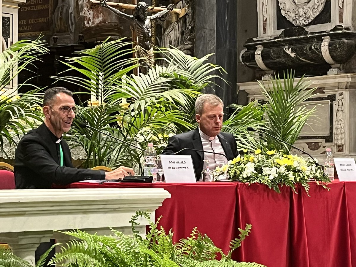 Don Loris Della Pietra parla del linguaggio simbolico alla 73ma #SettimanaLiturgicaNazionale del #CAL