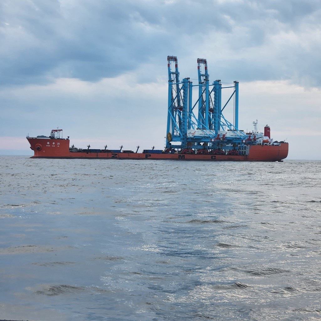 A warm welcome from APM Terminals Port Elizabeth to the Zhen Hua 29 ...