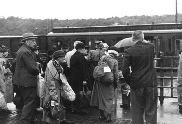 auschwitzxhibit's tweet photo. 29 August,1942 | Wiesbaden, #Germany. This train leaves from Wiesbaden to Theresienstadt. The deportation was delayed until this date due to the deportees' being receipients of medals of honor in World War I. The group was later deported from Theresienstadt to #Auschwitz. https://t.co/oa4nc1lVl5