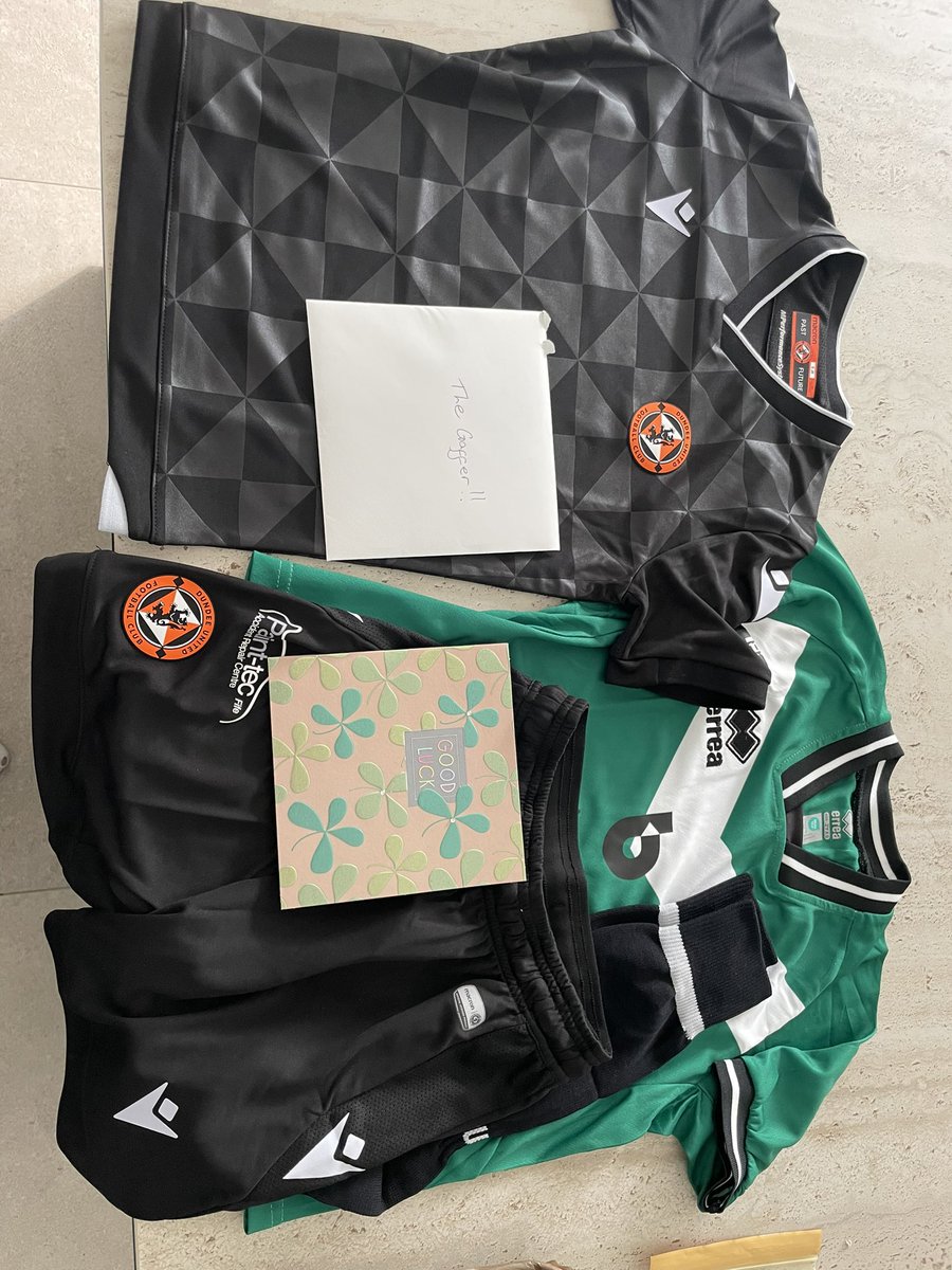 FreFrans's tweet image. Amazing presents 😍😍😍 thank u @eddieritchie1