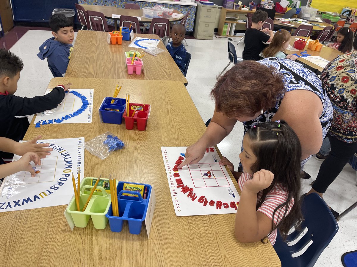 Lori_Lou_Wall's tweet photo. Young minds at work ⁦@StoneyRunES⁩ #NNPSfirstday23 #BacktoSchoolVA https://t.co/T6oPdPX2Pi