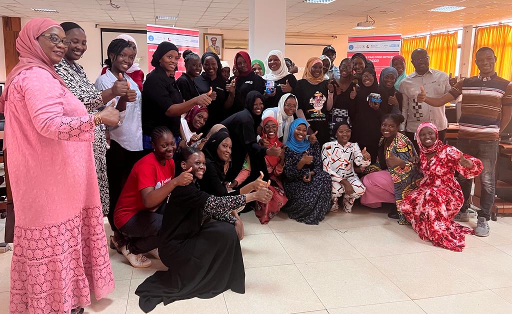 onufemmesmali's tweet photo. Visite au camp de codage @AGCCIAfrica_1 Mali 🇲🇱: les 5️⃣0️⃣ apprenantes en #programmation Web et en #robotique partagent avec enthousiasme au Management @onufemmesmali, les différents acquis de leur formation &amp; leurs ambitions. #WomenEmpowerment 
#womenintech 
#girlfrontline https://t.co/xA3bCfu7Iv