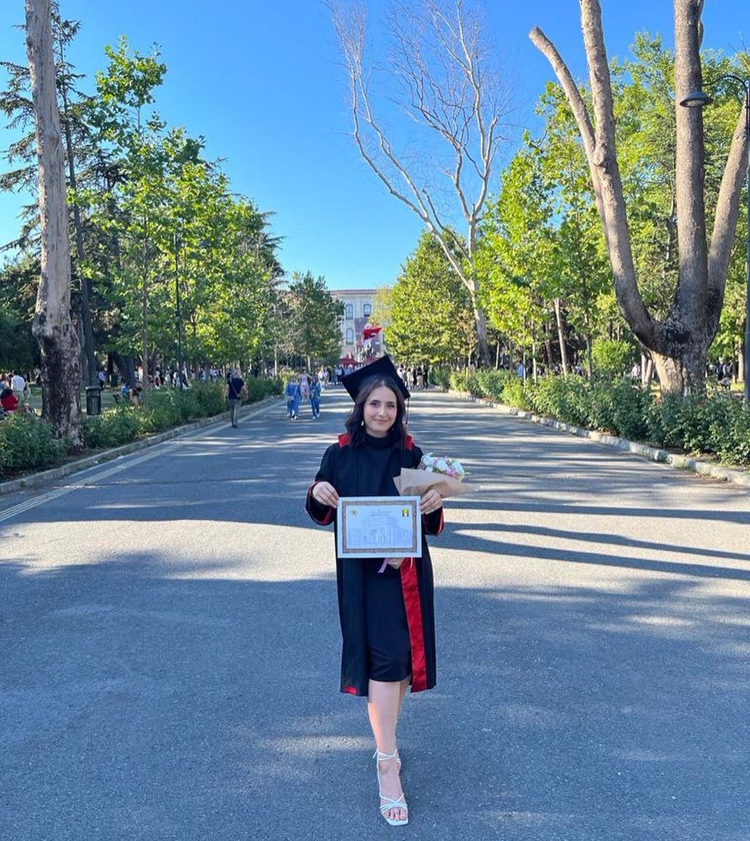 Eğitime destek veriyoruz. Çünkü eğitim bir milleti hür, bağımsız ve şanlı yapar. 

Erva Yaşar, bu yıl İstanbul Üniversitesi Hukuk Fakültesi'nden başarı ile mezun oldu. Erva, öğrenim süresince 'Tümyad Öğrenci Evleri'nde kaldı. Yolun açık olsun!