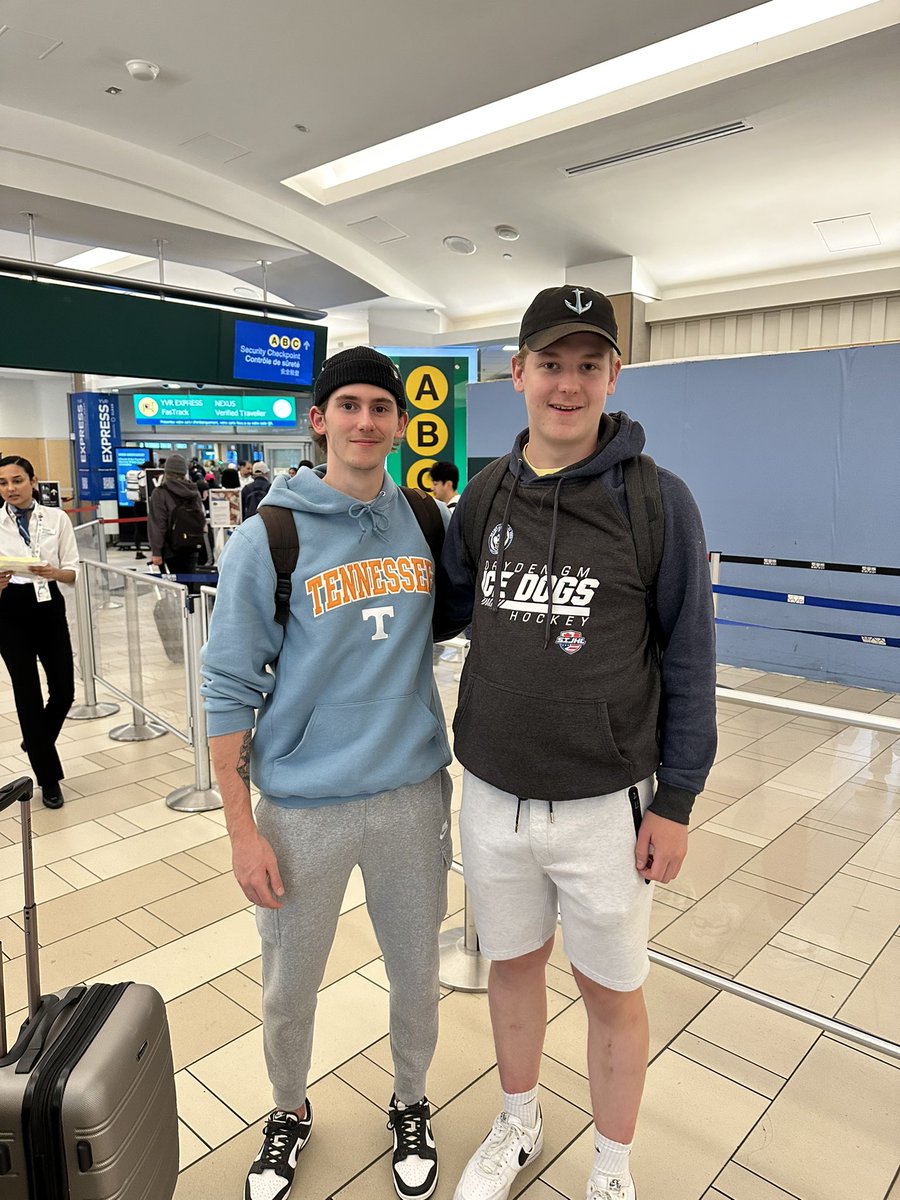 BCBladesman's tweet photo. Good luck to these two young men as they start their journey today. @hudsonlongden_ @JacksonPayeur @DrydenGMIceDogs https://t.co/kHgTZsmtWC