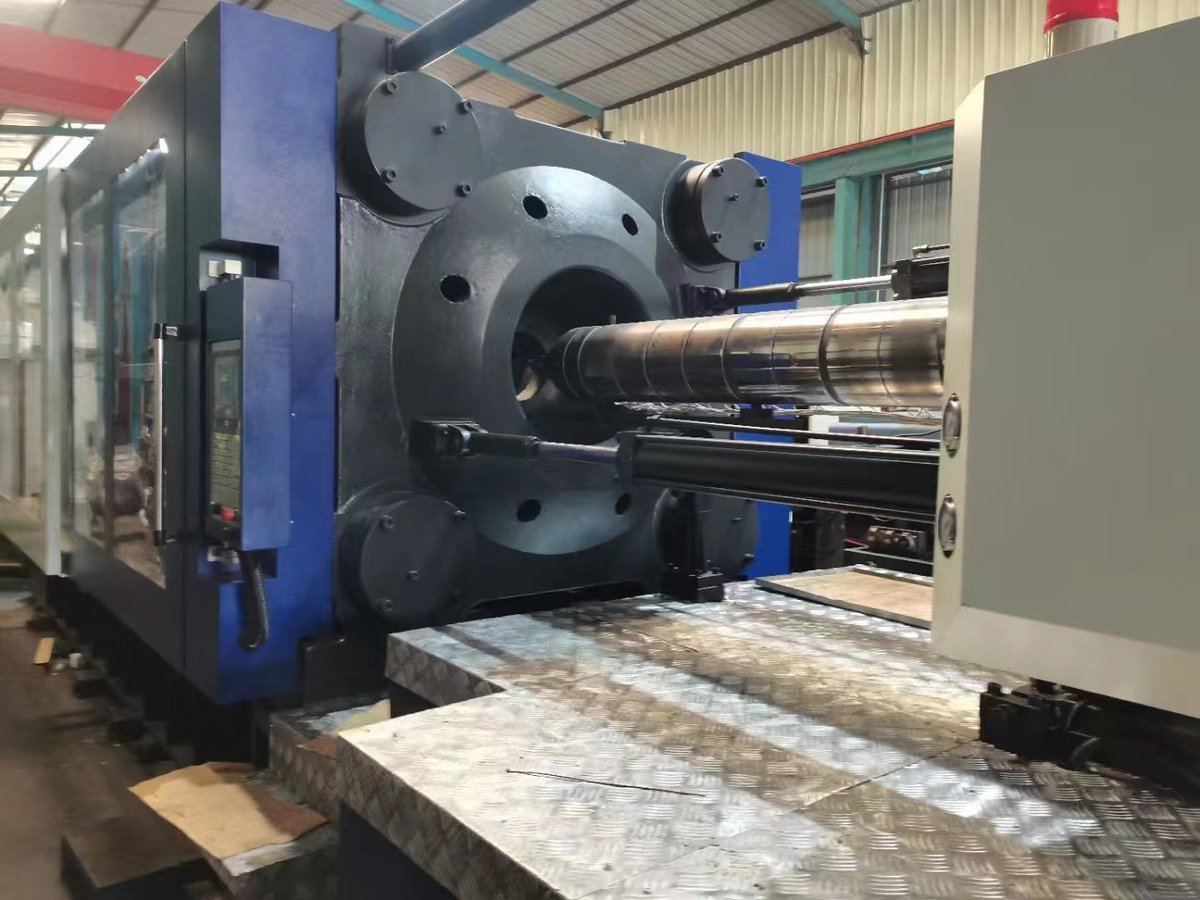 JimmyCh50899387's tweet photo. China Haitian 1000T, 2 sets of servo motor systems, tie rod 1080mm*1080mm, screw size 90mm, shot weight 3000 gram. Lowest price for sale! 
USD 55000/set.
WeChat ID: Chen13928154039
Whatsapp: 008613928154039 https://t.co/iyXLsKi9Lz