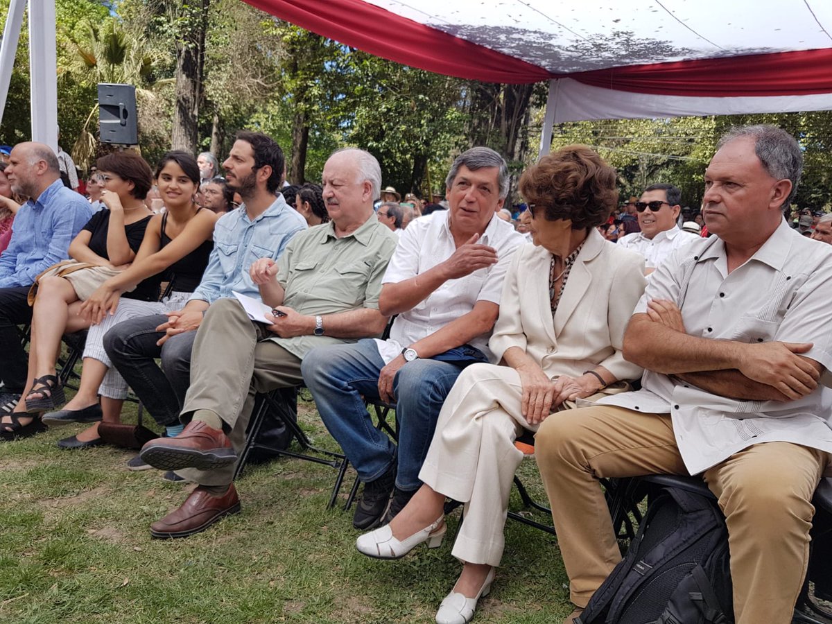 PedroAbarcaPRO's tweet image. Honor y gloria a un gran militante y luchador social, Guillermo Teillier Hoy tu partido y juventudes,levantan las banderas mas en alto para rendirte homenaje y seguir con tu consecuente camino y ejemplo @PC_JAL @PCdeChile @jjcc_chile @brigadachacon @AliciaLiraM @AnaMariaGazmuri