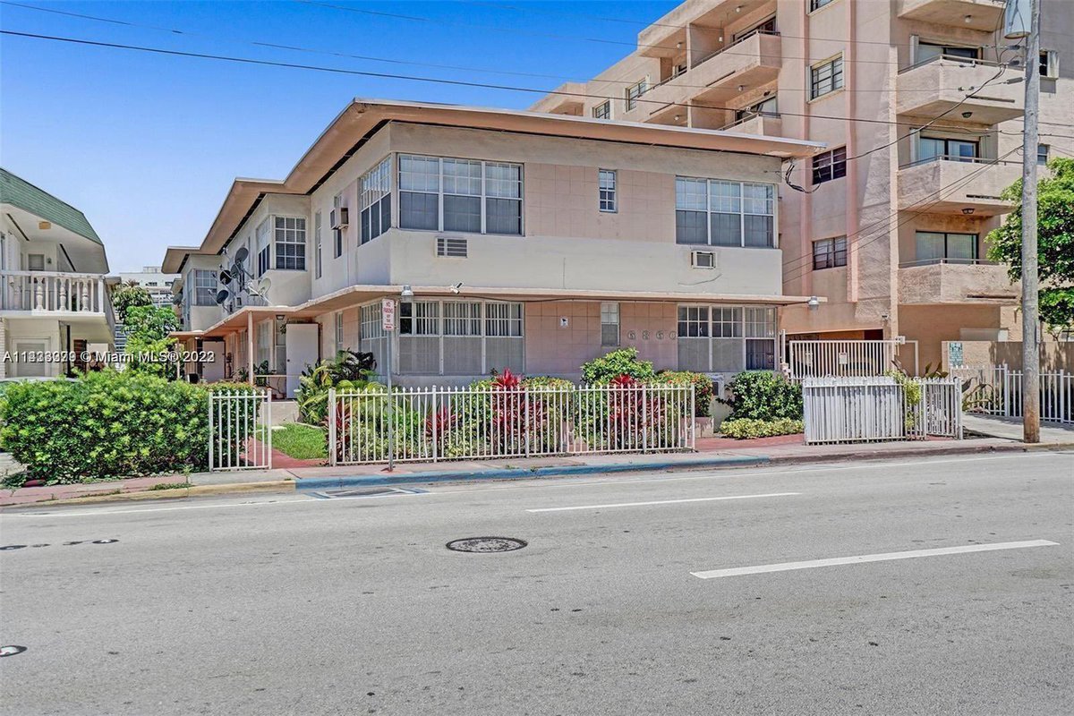 New Listing For Rent!
6860 Abbott Ave #8B
MIAMI BEACH, FL 33141
⁃Top floor corner unit efficiency available 
⁃2 blocks from the ocean. 
⁃New appliances
⁃All utilities are included in the rent
⁃Laundry on premises. 

Asking $1,600
Call to see: 305-692-0924
#MiamiRealtor