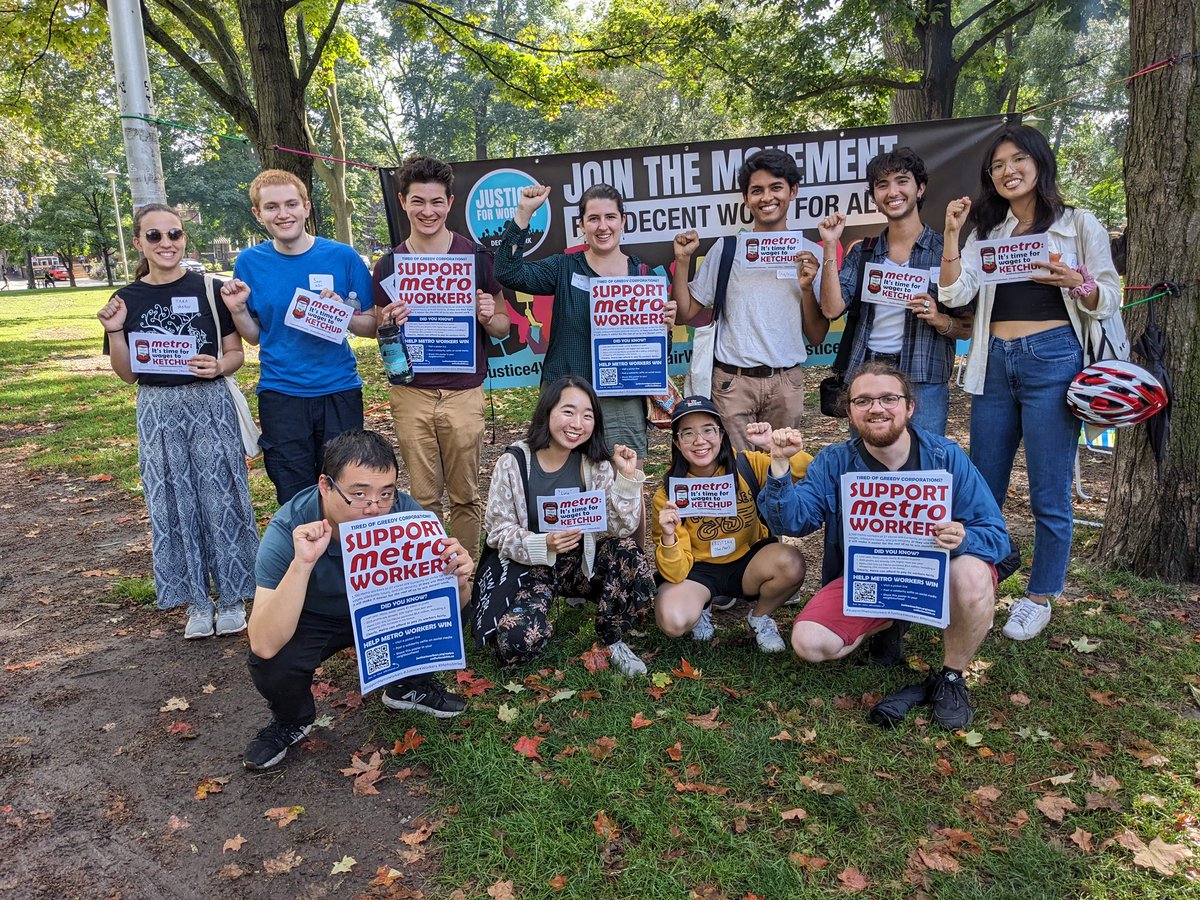 CJusticeTO's tweet photo. Our banner-making social last weekend was interrupted by the rain, but we had a lot of fun! We were so happy to join @fairwagesnow #supportMetroworkers we stand with you!✊
Get involved and join us for our next orientation! https://t.co/YzZiNwtvXh https://t.co/zJCwj5SxFL