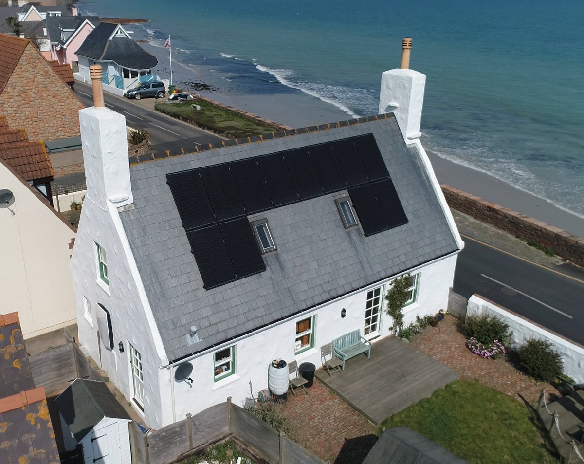 sunworksci's tweet photo. SunWorks have unrivalled experience of solar technology in Jersey! With 10 years experience &amp; our team of experts, we can help you save money on your energy bills.😎

Get in touch today to book a no-obligation survey! https://t.co/wqcWftyrkw

#solarenergy #JerseyChannelIslands https://t.co/ipcrwDy7Ua
