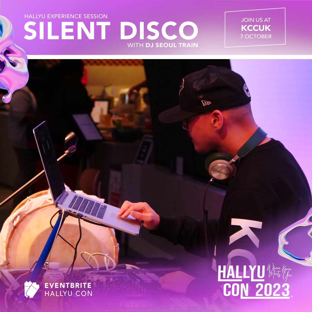 hallyucon_'s tweet image. 🎶 Calling all K-Music fans! 🎧 

Get ready for an electrifying night of K-Pop and K-Hip Hop at our Silent Disco with DJ Seoul Train &amp;amp; DJ Kumo 🥳

📍KCCUK 
📅7th October! 🇰🇷✨ 
🎟️ rb.gy/qw80b

#KCCUK #Kevents #HallyuCon2023 #HallyuCon #WhereKoreaMeetsYou #SilentDisco