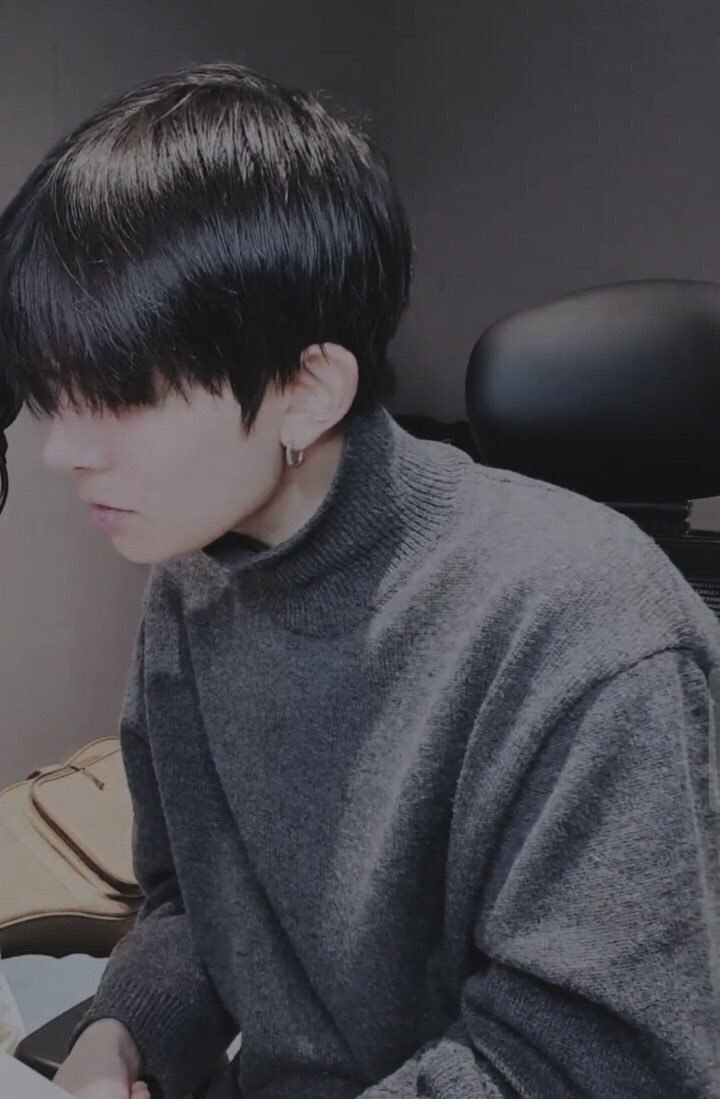 enhaarchives's tweet photo. ❁ muli, pahimakas

— heeseung x oc

Alica, a culinary thomasian mistakingly thought that she was being followed by a psych atenean named Saiah (lhs), who he thought she’s his friend’s crush. 

Now does a healthy relationship last long or will there be a hole causing a goodbye? https://t.co/iC90C7xSiK